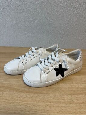 Vintage Havana White Women’s Sneakers with Black Star Accent